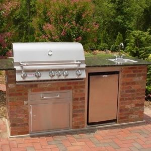 Outdoor kitchen island with a closed grill in Indian Trail, North Carolina