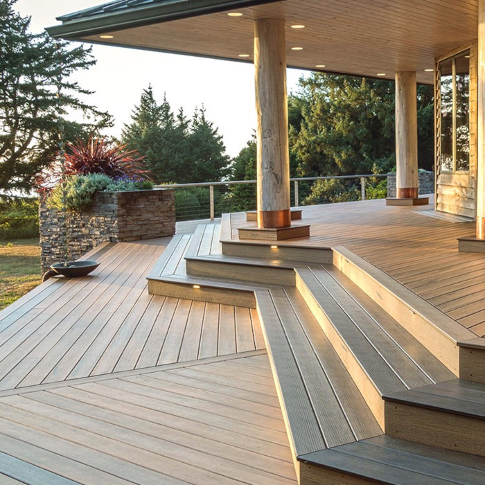 deck with steps